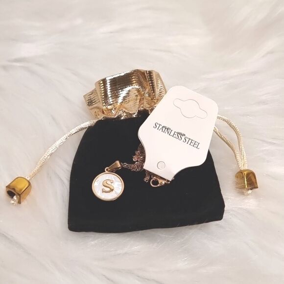 SHELL INITIAL PENDANT NECKLACE stainless steel gold plated Q R S or T - Picture 6 of 13